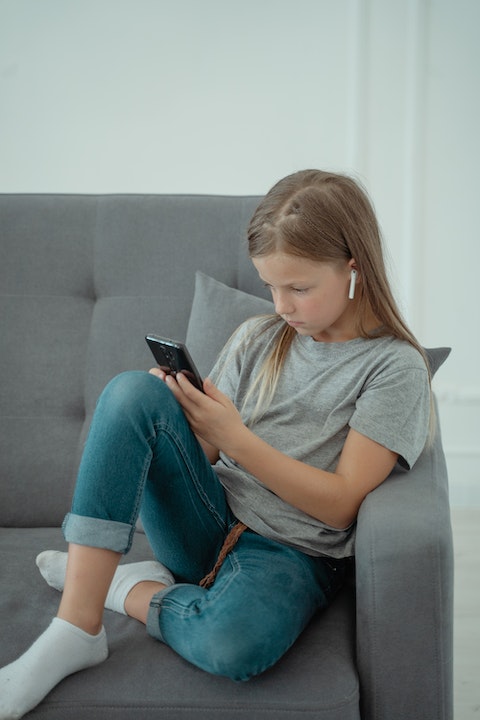 5 benefits and 6 disadvantages of Smartphones for Children