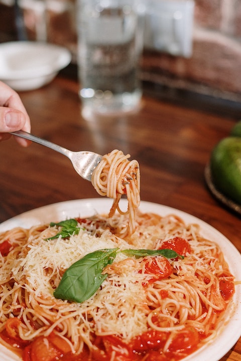 How to prepare the spaghetti squash in the oven